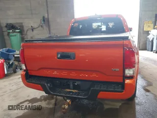2017 Toyota Tacoma SR5 z VIN 5TFCZ5AN1HX060429, wystawiony jako IAAI lot #42305435 z przebiegiem 136 420 mil mil oraz . Historia ofert i sprzedaży dostępna na DreamBid. Obrazek 15.