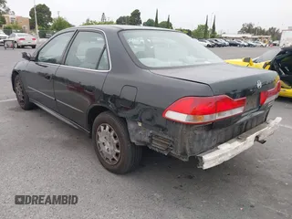 2002 Honda Accord SE z VIN 1HGCG66822A165832, wystawiony jako IAAI lot #42438400 z przebiegiem 252 564 mil mil oraz . Historia ofert i sprzedaży dostępna na DreamBid. Obrazek 3.