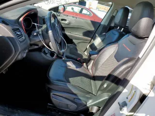 2020 Jeep Compass Trailhawk with VIN 3C4NJDDB7LT118561, listed as a Copart auction lot 46740025 with 61,286 mi miles and Salvage Title. Bid and sale history available at carsss.com. Image 7.