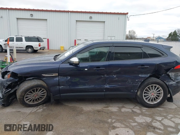 2017 Jaguar F-Pace 35t z VIN SADCS2BV5HA068252, wystawiony jako IAAI lot #42035878 z przebiegiem 74 046 mil mil oraz . Historia ofert i sprzedaży dostępna na DreamBid. Obrazek 14.