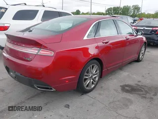 2015 Lincoln MKZ z VIN 3LN6L2GK3FR622116, wystawiony jako IAAI lot #42308692 z przebiegiem 126 047 mil mil oraz . Historia ofert i sprzedaży dostępna na DreamBid. Obrazek 4.