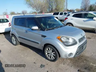 2013 Kia Soul ! with VIN KNDJT2A69D7545671, listed as a IAAI auction lot 41968627 with 127,222 mi miles. Bid and sale history available at carsss.com. Image 1.
