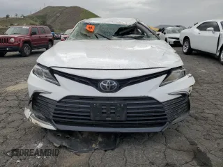2024 Toyota Camry LE z VIN 4T1C11AKXRU899984, wystawiony jako Copart lot #53620825 z przebiegiem 35 548 mil mil oraz Nie do naprawy • Non repairable. Historia ofert i sprzedaży dostępna na DreamBid. Obrazek 5.