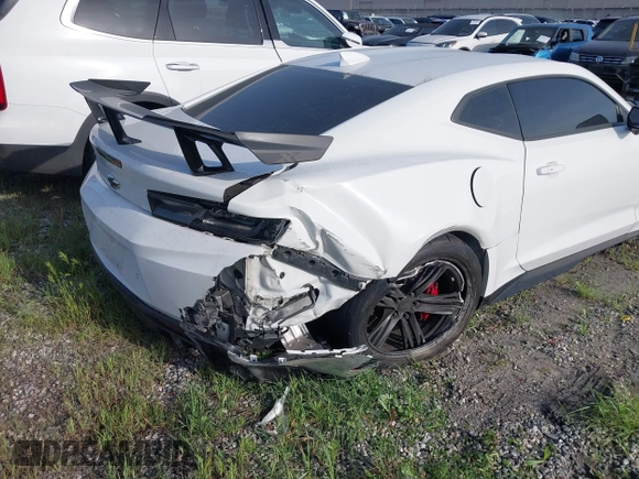 2018 Chevrolet Camaro ZL1 with VIN 1G1FJ1R61J0183374, listed as a IAAI auction lot 41622572 with 38,661 mi miles and . Bid and sale history available at DreamBid. Image 4.