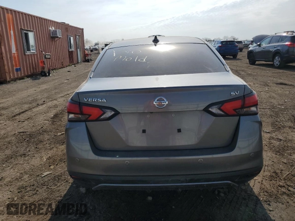 2020 Nissan Versa SV z VIN 3N1CN8EV2LL914312, wystawiony jako Copart lot #54200315 z przebiegiem 45 523 mil mil oraz Szkoda całkowita • Salvage title. Historia ofert i sprzedaży dostępna na DreamBid. Obrazek 6.