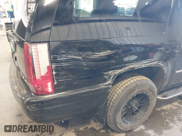 2008 Cadillac Escalade ESV z VIN 1GYFK66818R161446, wystawiony jako IAAI lot #42121700 z przebiegiem 176 684 mil mil oraz . Historia ofert i sprzedaży dostępna na DreamBid. Obrazek 6.