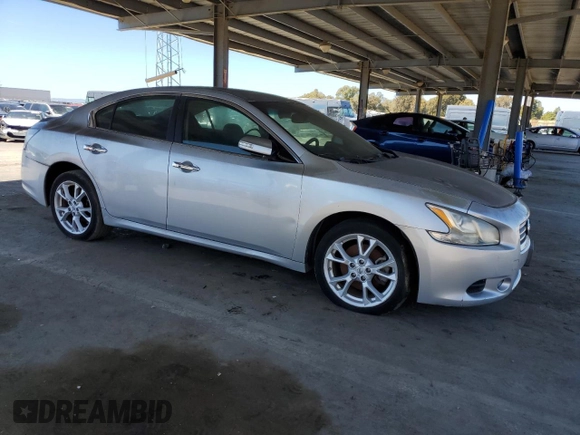 2013 Nissan Maxima SV z VIN 1N4AA5AP0DC828165, wystawiony jako Copart lot #50273595 z przebiegiem 75 755 mil mil oraz Tytuł czysty. Historia ofert i sprzedaży dostępna na DreamBid. Obrazek 4.
