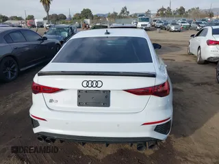 2024 Audi S3 Prestige z VIN WAUJ3DGY8RA070820, wystawiony jako IAAI lot #41106634 z przebiegiem 6358 mil mil oraz . Historia ofert i sprzedaży dostępna na DreamBid. Obrazek 16.