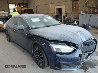 2022 Audi A5 Sportback Premium Plus z VIN WAUCBCF57NA005917, wystawiony jako IAAI lot #41362046 z przebiegiem 28 224 mil mil oraz . Historia ofert i sprzedaży dostępna na DreamBid. Obrazek 1.