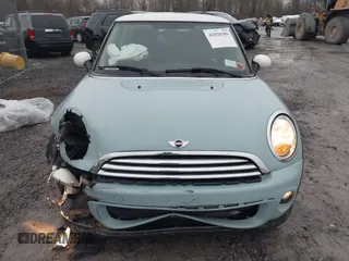 2013 MINI Hardtop z VIN WMWSU3C51DT686959, wystawiony jako IAAI lot #41020389 z przebiegiem 86 770 mil mil oraz . Historia ofert i sprzedaży dostępna na DreamBid. Obrazek 13.