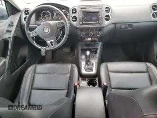 2017 Volkswagen Tiguan S z VIN WVGAV7AX5HK001697, wystawiony jako Copart lot #51613085 z przebiegiem 116 589 mil mil oraz Szkoda całkowita • Salvage title. Historia ofert i sprzedaży dostępna na DreamBid. Obrazek 8.