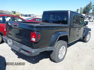 2023 Jeep Gladiator Sport S z VIN 1C6HJTAG8PL528821, wystawiony jako IAAI lot #41777653 z przebiegiem 65 656 mil mil oraz . Historia ofert i sprzedaży dostępna na DreamBid. Obrazek 4.