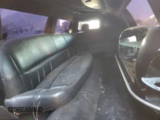 2003 Lincoln Town Car Executive z VIN 1L1FM81W23Y609867, wystawiony jako Copart lot #89137665 z przebiegiem 175 211 mil mil oraz Szkoda całkowita • Salvage title. Historia ofert i sprzedaży dostępna na DreamBid. Obrazek 10.