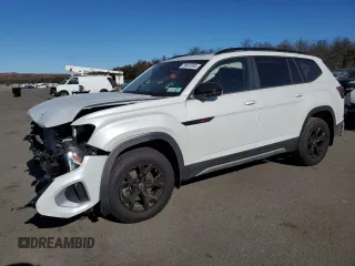 2024 Volkswagen Atlas Peak Edition SEL with VIN 1V2GR2CA5RC555587, listed as a Copart auction lot 79691804 with 5,318 mi miles and Salvage title. Bid and sale history available at DreamBid. Image 1.