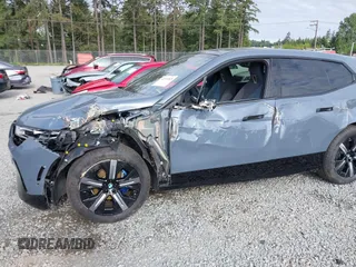 2024 BMW iX xDrive50 z VIN WB523CF08RCN65886, wystawiony jako IAAI lot #42334105 z przebiegiem 37 981 mil mil oraz . Historia ofert i sprzedaży dostępna na DreamBid. Obrazek 6.