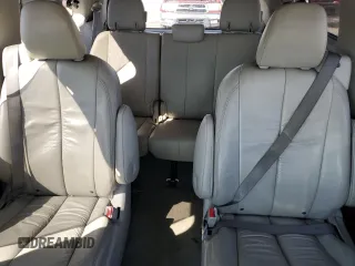 2011 Toyota Sienna XLE z VIN 5TDDK3DC1BS021487, wystawiony jako Copart lot #56468965 z przebiegiem 150 311 mil mil oraz Czysty tytuł • Clean title. Historia ofert i sprzedaży dostępna na DreamBid. Obrazek 10.