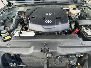 2004 Toyota 4Runner SR5 with VIN JTEBU14R640023652, listed as a Copart auction lot 54108185 with 101,930 mi miles and Clean Title. Bid and sale history available at carsss.com. Image 7.