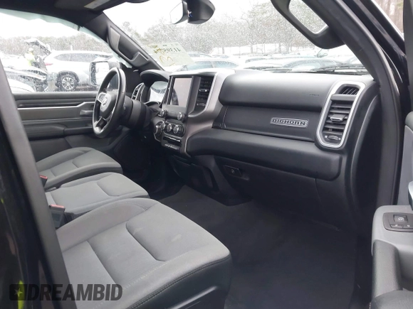 2021 Ram 1500 Big Horn z VIN 1C6RREFG1MN532758, wystawiony jako IAAI lot #41395774 z przebiegiem 66 750 mil mil oraz . Historia ofert i sprzedaży dostępna na DreamBid. Obrazek 5.