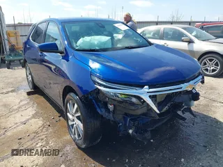 2022 Chevrolet Equinox LT with VIN 3GNAXKEV2NL131190, listed as a IAAI auction lot 42022699 with 41,197 mi miles. Bid and sale history available at carsss.com. Image 1.