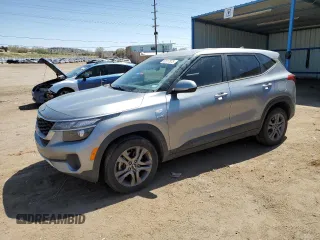 2021 Kia Seltos LX z VIN KNDEPCAAXM7094203, wystawiony jako Copart lot #52817875 z przebiegiem 86 365 mil mil oraz Szkoda całkowita • Salvage title. Historia ofert i sprzedaży dostępna na DreamBid. Obrazek 1.