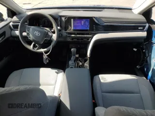 2025 Toyota Camry LE z VIN 4T1DAACK1SU081549, wystawiony jako Copart lot #51345935 z przebiegiem 7 289 mil mil oraz Szkoda całkowita • Salvage title. Historia ofert i sprzedaży dostępna na DreamBid. Obrazek 8.