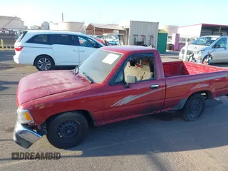 1993 Toyota Pickup DX z VIN JT4RN81P1P5162011, wystawiony jako IAAI lot #41721589 z przebiegiem 207 489 mil mil oraz . Historia ofert i sprzedaży dostępna na DreamBid. Obrazek 6.
