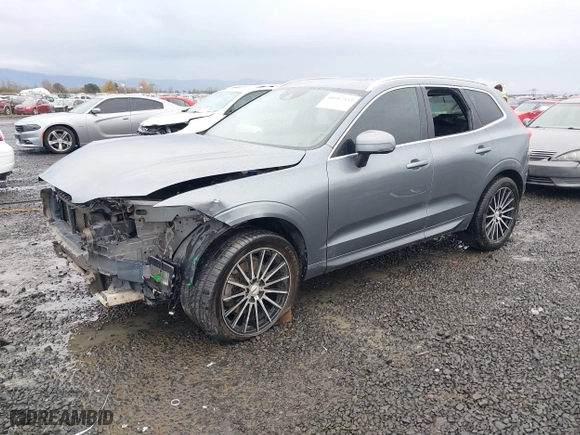 2018 Volvo XC60 Momentum with VIN YV4A22RK3J1093832, listed as a IAAI auction lot 40917553 with 115,056 mi miles. Bid and sale history available at carsss.com. Image 18.