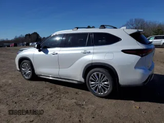 2024 Toyota Highlander LE z VIN 5TDKDRBH5RS569375, wystawiony jako Copart lot #48847105 z przebiegiem 7 103 mil mil oraz Szkoda całkowita • Salvage title. Historia ofert i sprzedaży dostępna na DreamBid. Obrazek 2.