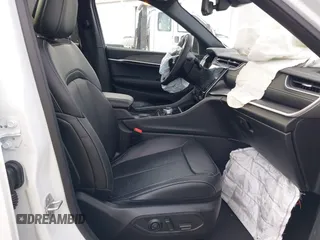 2024 Jeep Grand Cherokee Limited with VIN 1C4RJKBG2R8625086, listed as a IAAI auction lot 41461558 with 3,001 mi miles and . Bid and sale history available at DreamBid. Image 5.