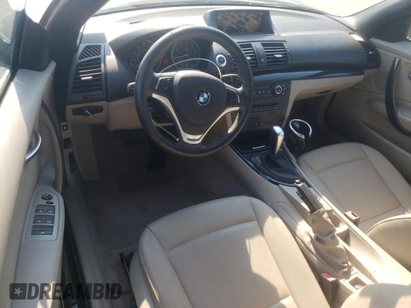 2013 BMW 1 Series 128i z VIN WBAUL7C50DVU09856, wystawiony jako Copart lot #62916024 z przebiegiem 114 529 mil mil oraz Szkoda całkowita • Salvage title. Historia ofert i sprzedaży dostępna na DreamBid. Obrazek 8.