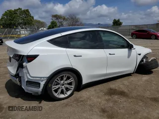 2024 Tesla Model Y z VIN 7SAYGDED4RF054565, wystawiony jako Copart lot #51188065 z przebiegiem 10 540 mil mil oraz Szkoda całkowita • Salvage title. Historia ofert i sprzedaży dostępna na DreamBid. Obrazek 3.