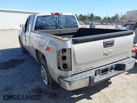 2009 Chevrolet Silverado 1500 LT with VIN 1GCEK29J29Z238478, listed as a IAAI auction lot 41838442 with 156,947 mi miles. Bid and sale history available at carsss.com. Image 3.