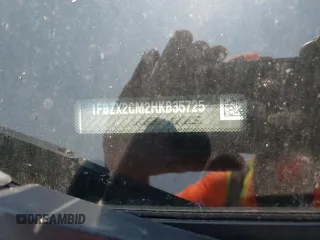 2017 Ford Transit Passenger XL с VIN 1FBZX2CM2HKB35725, выставлен на аукционе Copart как лот 62364785 с пробегом 299 545 миль миль и Чистый • Clean title. История ставок и продаж доступна на DreamBid. Изображение 13.