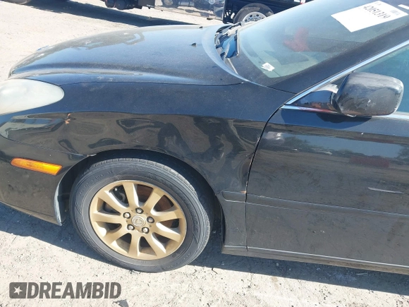 2003 Lexus ES with VIN JTHBF30G530122037, listed as a IAAI auction lot 42051319 with Not Provided miles. Bid and sale history available at carsss.com. Image 6.
