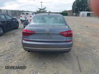 2017 Volkswagen Passat S z VIN 1VWAT7A38HC043814, wystawiony jako IAAI lot #42216077 z przebiegiem 178 418 mil mil oraz . Historia ofert i sprzedaży dostępna na DreamBid. Obrazek 17.