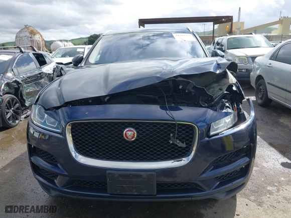 2018 Jaguar F-PACE 25t Premium with VIN SADCJ2FX9JA274582, listed as a IAAI auction lot 41809189 with 54,087 mi miles. Bid and sale history available at carsss.com. Image 12.