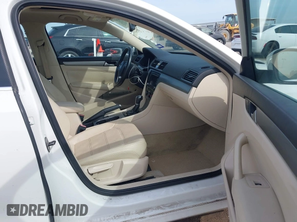 2014 Volkswagen Passat SE z VIN 1VWBN7A32EC003724, wystawiony jako IAAI lot #41890800 z przebiegiem 117 070 mil mil oraz . Historia ofert i sprzedaży dostępna na DreamBid. Obrazek 5.