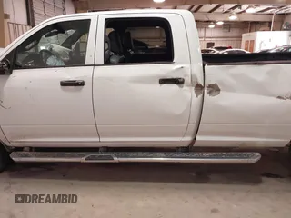 2023 Ram 2500 Tradesman z VIN 3C6UR5HL0PG529660, wystawiony jako IAAI lot #41491722 z przebiegiem 43 672 mil mil oraz . Historia ofert i sprzedaży dostępna na DreamBid. Obrazek 14.