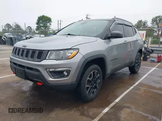 2019 Jeep Compass Trailhawk z VIN 3C4NJDDB9KT721767, wystawiony jako IAAI lot #42115252 z przebiegiem 78 607 mil mil oraz . Historia ofert i sprzedaży dostępna na DreamBid. Obrazek 2.