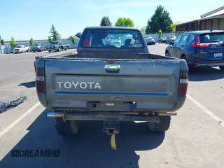1990 Toyota Pickup SR5 z VIN JT4VN13G7L5019822, wystawiony jako IAAI lot #42194555 z przebiegiem 255 628 mil mil oraz . Historia ofert i sprzedaży dostępna na DreamBid. Obrazek 17.