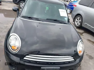 2012 MINI Hardtop z VIN WMWSU3C56CT369757, wystawiony jako IAAI lot #42194643 z przebiegiem 82 906 mil mil oraz . Historia ofert i sprzedaży dostępna na DreamBid. Obrazek 12.