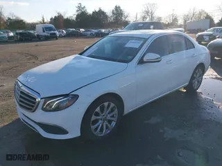 2018 Mercedes-Benz E-Class E 300 with VIN WDDZF4KB7JA415958, listed as a IAAI auction lot 40860246 with 34,831 mi miles. Bid and sale history available at carsss.com. Image 17.