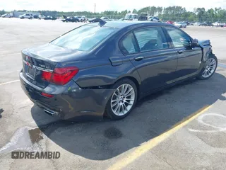 2015 BMW 7 Series 750Li z VIN WBAYE8C55FD782482, wystawiony jako IAAI lot #42225202 z przebiegiem 129 880 mil mil oraz . Historia ofert i sprzedaży dostępna na DreamBid. Obrazek 4.