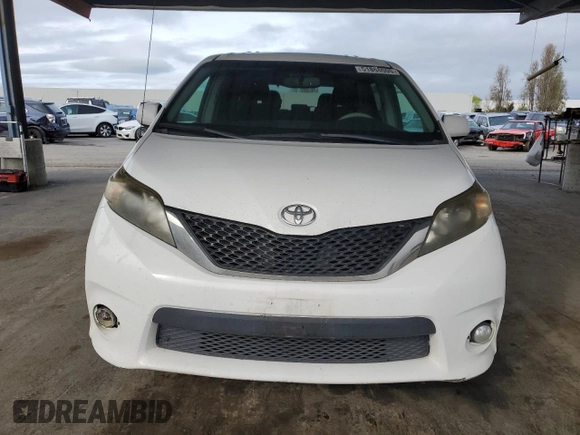 2012 Toyota Sienna SE with VIN 5TDXK3DC9CS215991, listed as a Copart auction lot 51868005 with 215,075 mi miles and Salvage title. Bid and sale history available at DreamBid. Image 5.