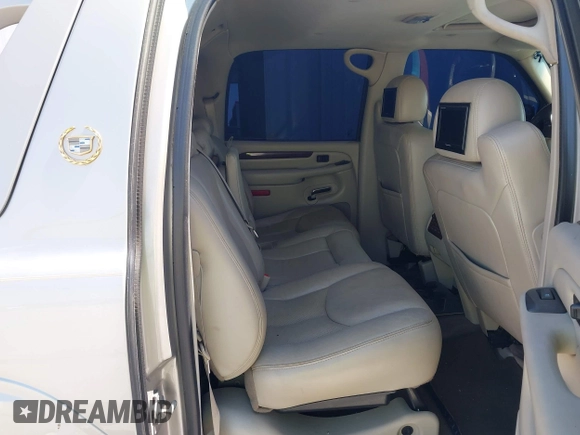 2005 Cadillac Escalade EXT z VIN 3GYEK62NX5G113446, wystawiony jako IAAI lot #41995157 z przebiegiem 173 247 mil mil oraz . Historia ofert i sprzedaży dostępna na DreamBid. Obrazek 8.