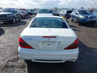 2011 Mercedes-Benz SL 550 z VIN WDBSK7BA8BF163043, wystawiony jako IAAI lot #41421075 z przebiegiem 36 875 mil mil oraz . Historia ofert i sprzedaży dostępna na DreamBid. Obrazek 16.