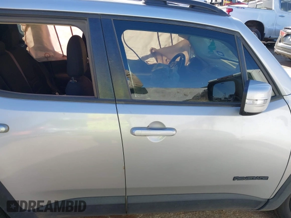 2017 Jeep Renegade Latitude with VIN ZACCJABB0HPG46904, listed as a IAAI auction lot 41844524 with Not Provided miles. Bid and sale history available at carsss.com. Image 12.