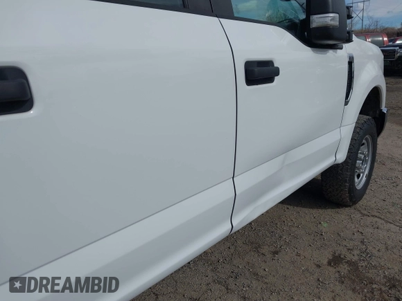 2019 Ford F-250 XL z VIN 1FT7W2B60KEF78955, wystawiony jako IAAI lot #41851147 z przebiegiem 205 275 mil mil oraz . Historia ofert i sprzedaży dostępna na DreamBid. Obrazek 18.