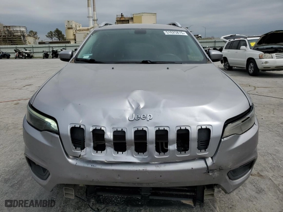 2019 Jeep Cherokee Latitude with VIN 1C4PJLCB8KD370134, listed as a Copart auction lot 51625815 with 102,887 mi miles and Clean Title. Bid and sale history available at carsss.com. Image 5.