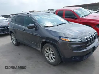 2015 Jeep Cherokee Latitude z VIN 1C4PJMCS2FW601271, wystawiony jako IAAI lot #41969742 z przebiegiem 94 224 mil mil oraz . Historia ofert i sprzedaży dostępna na DreamBid. Obrazek 1.